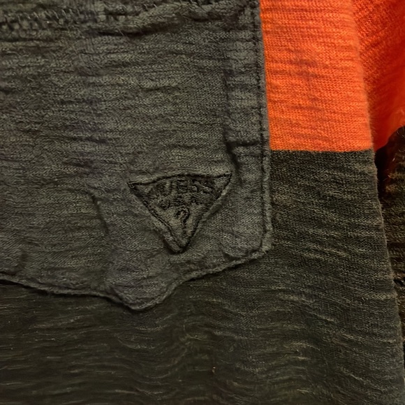 Guess casual tee - Picture 2 of 3